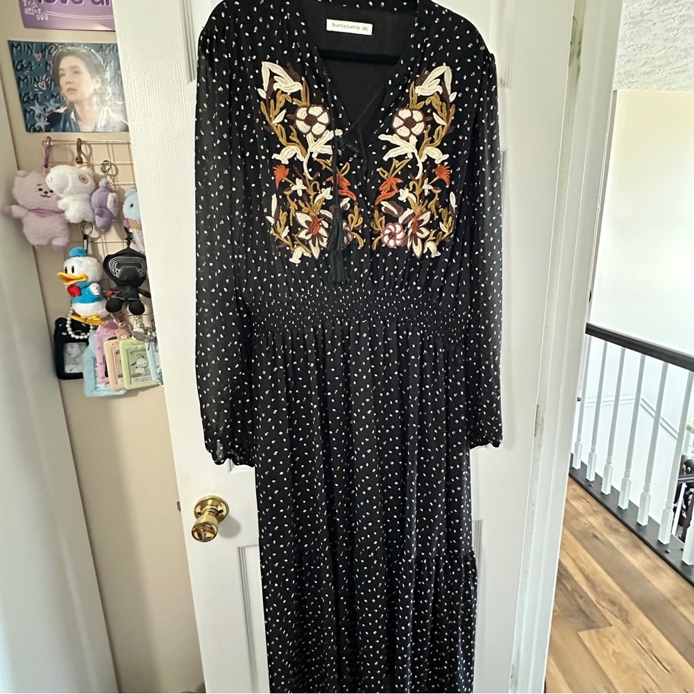 Rustydusty Women’s Black Dress with Floral Embroidery
